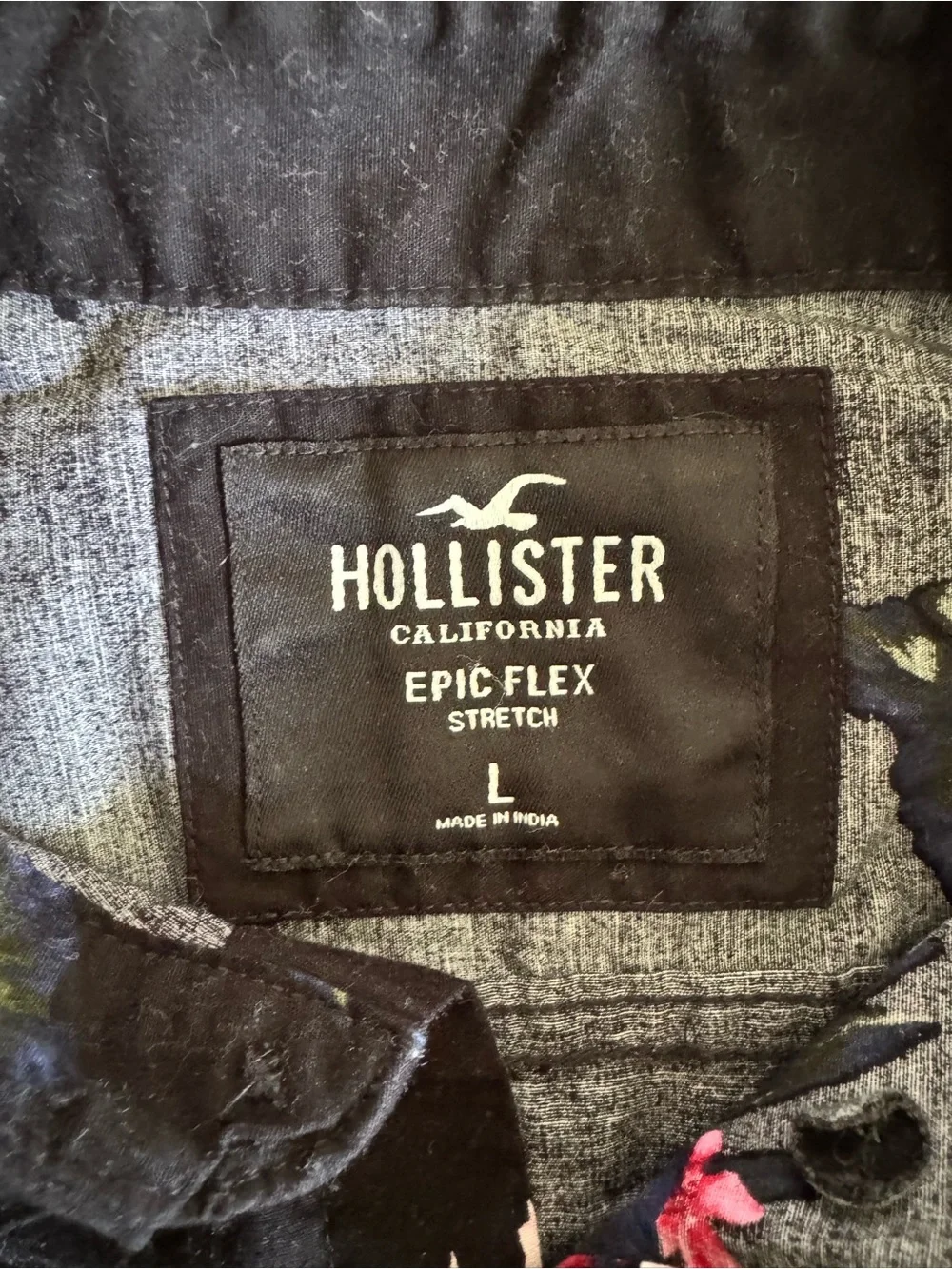 Hollister Men’s large Black Floral Short-Sleeve cotton Button-Up Shirt